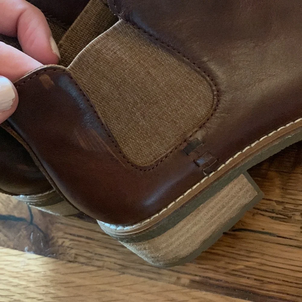 Sperry chelsea booties